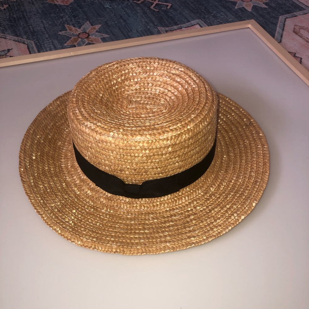 Lack of color medium hat